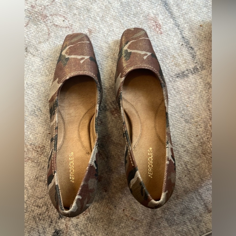 New 7.5 camo with gold shimmer pumps